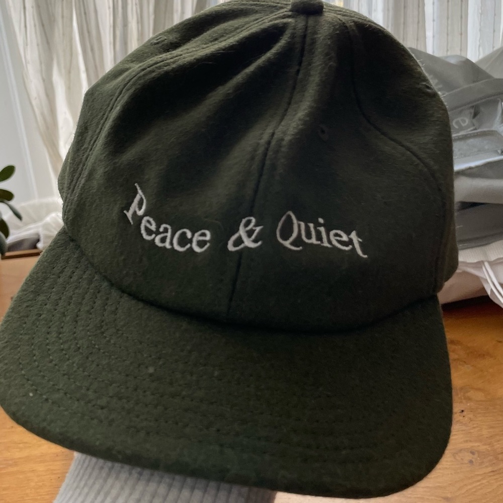 Museum of Peace and Quiet hat
